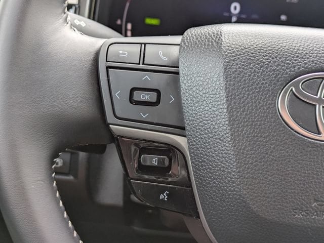 2025 Toyota Camry SE - Photo 29