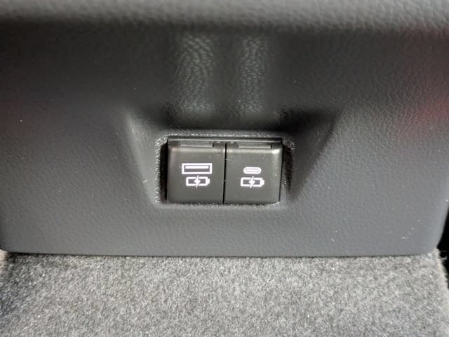 2025 Toyota Camry SE - Photo 16