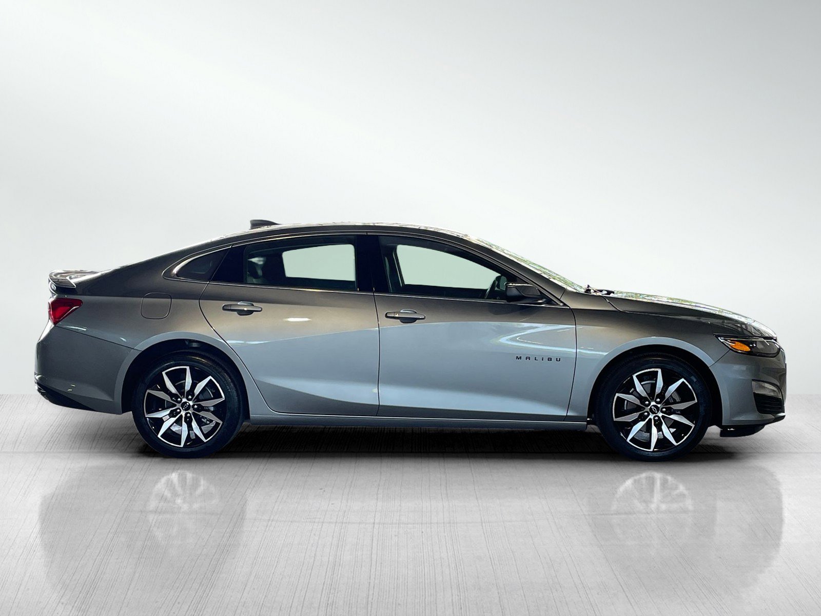 2025 Chevrolet Malibu RS photo 4