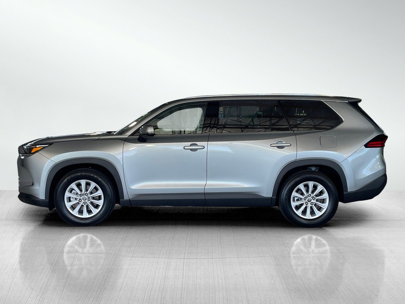 2025 Toyota Grand Highlander XLE photo 3