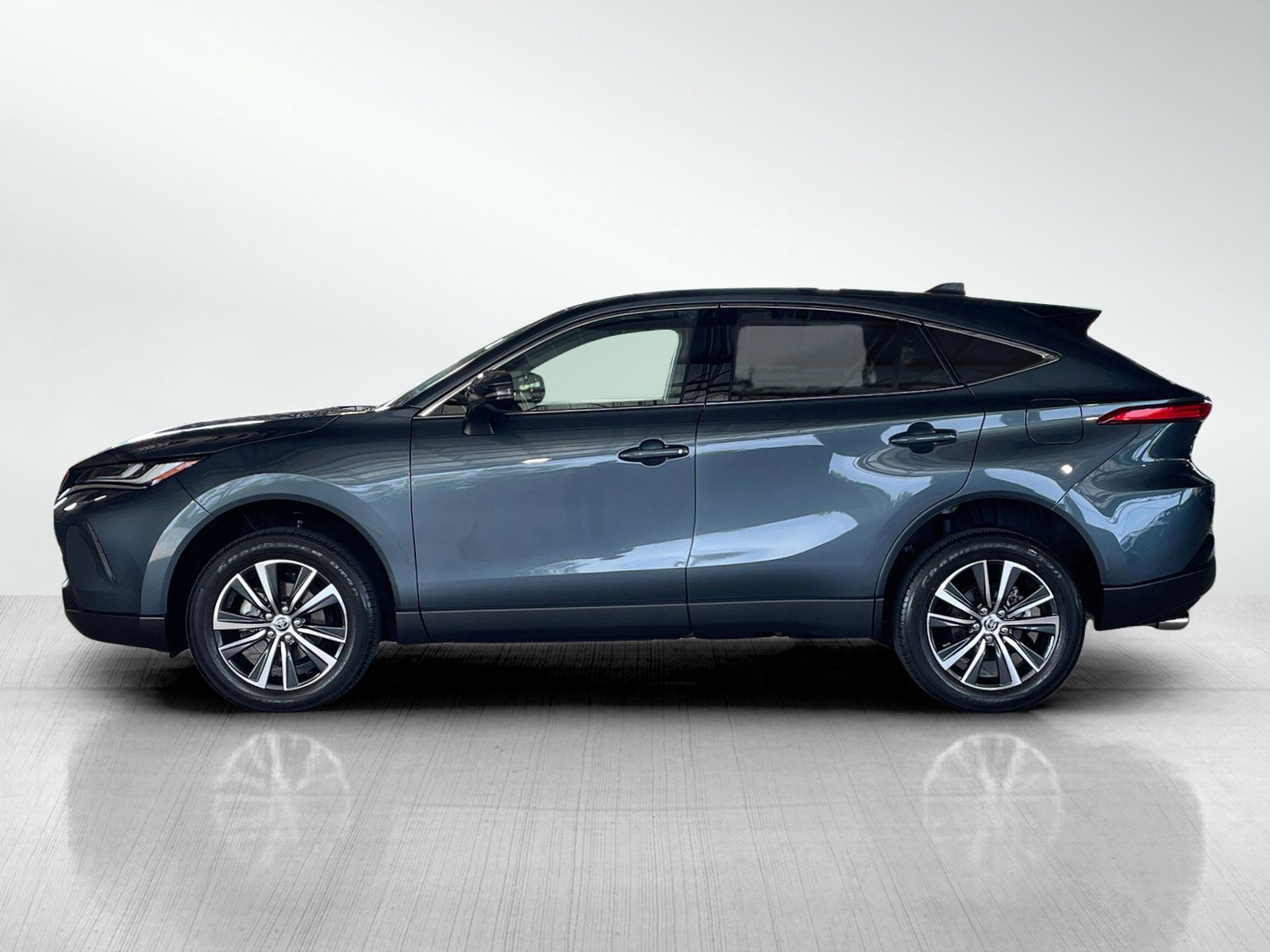 2023 Toyota Venza LE photo 3