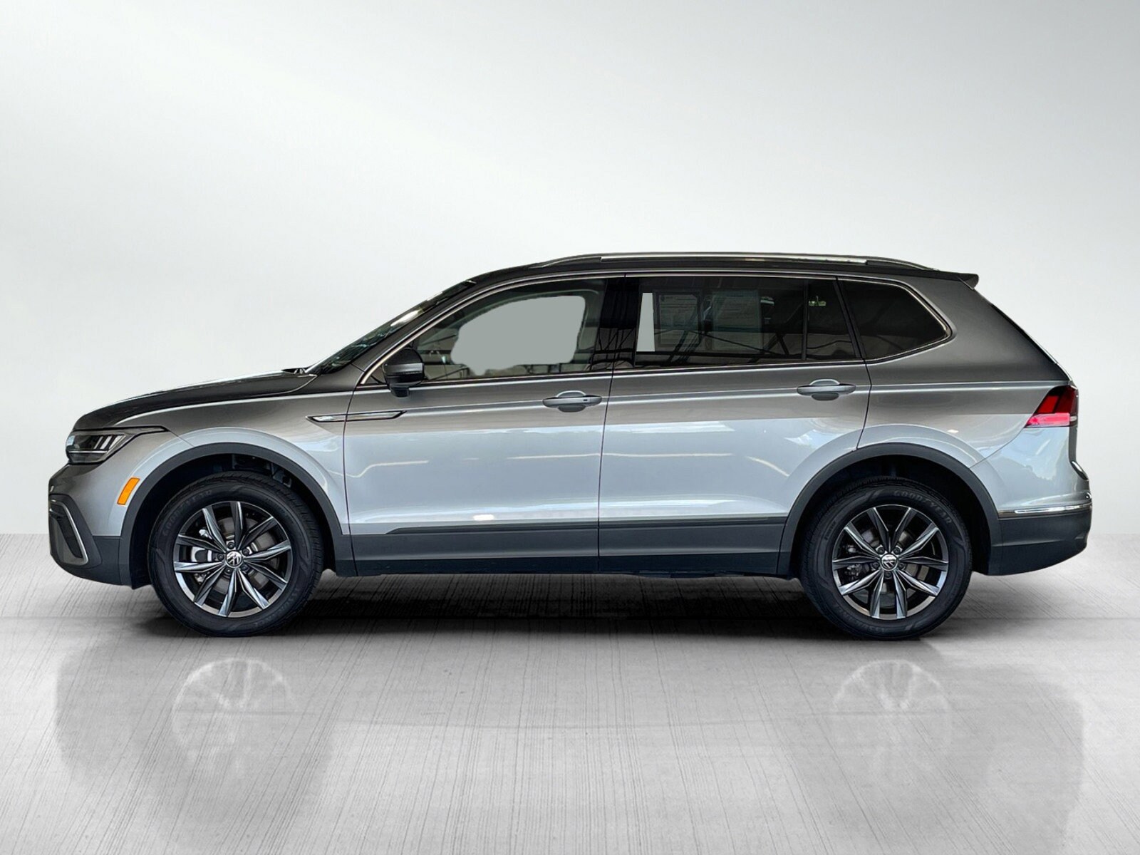 2024 Volkswagen Tiguan SE Wolfsburg Edition photo 3