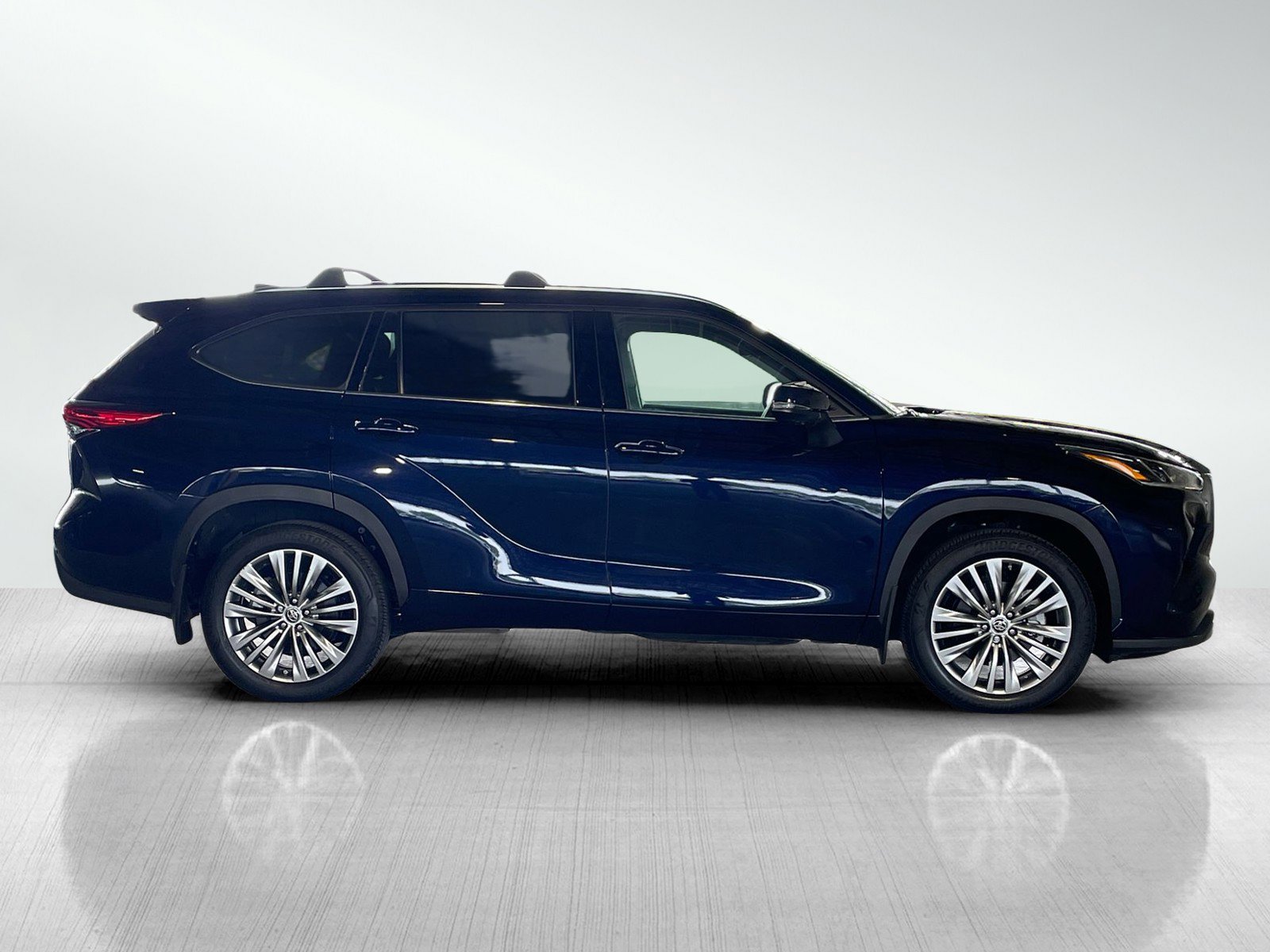 2023 Toyota Highlander Platinum photo 3