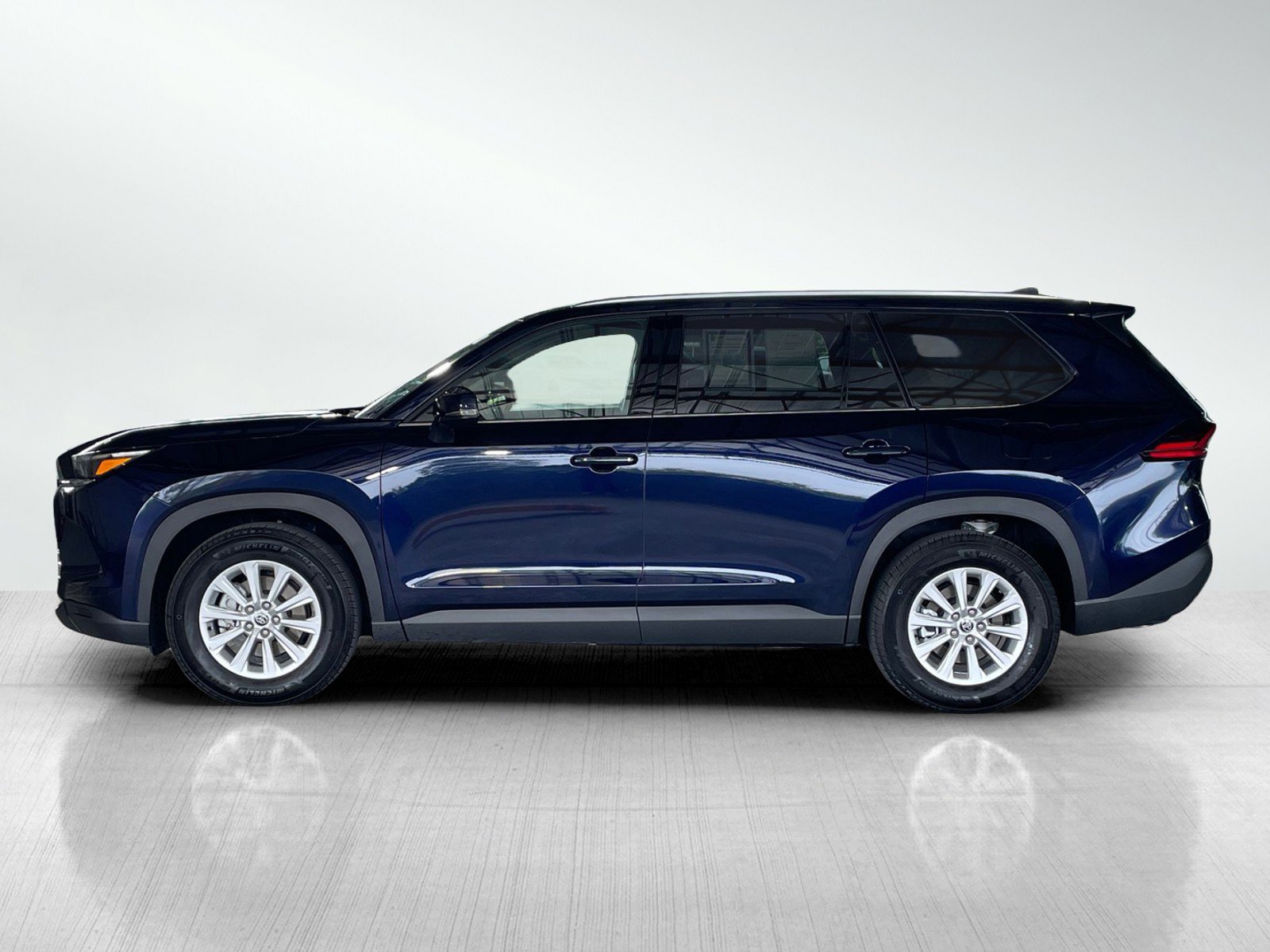 2025 Toyota Grand Highlander XLE photo 3