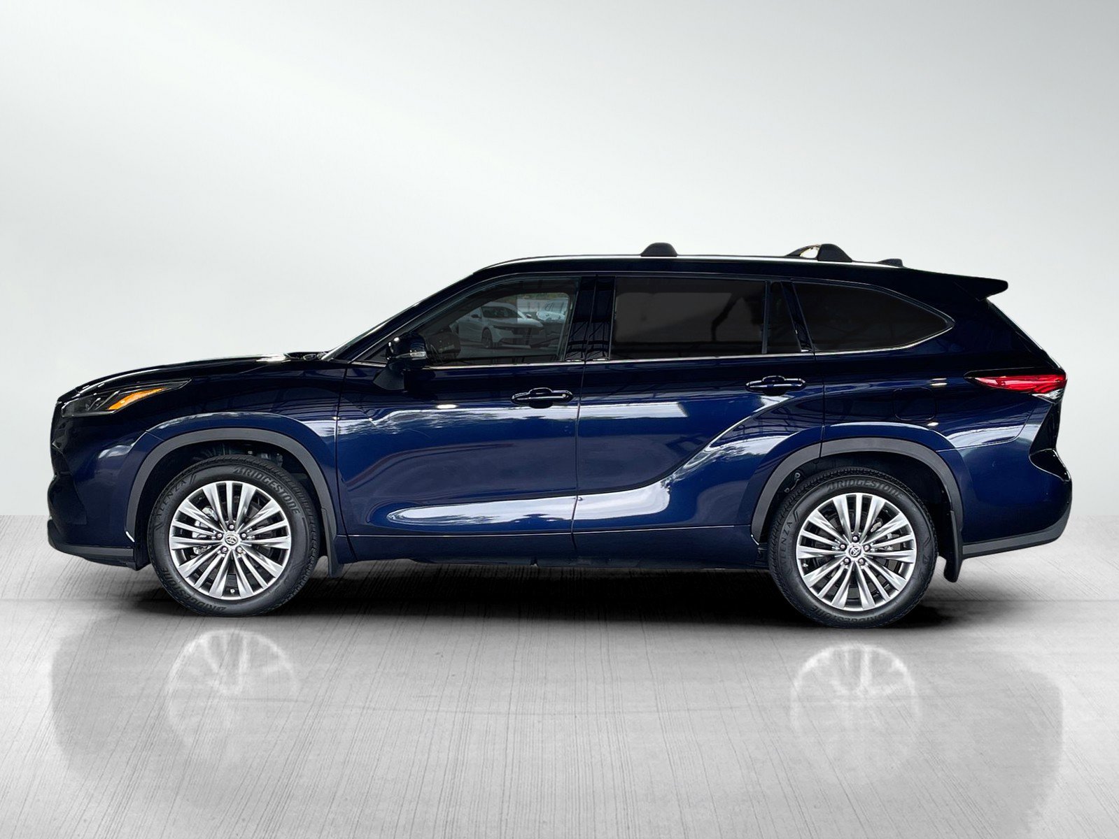 2023 Toyota Highlander Platinum photo 2