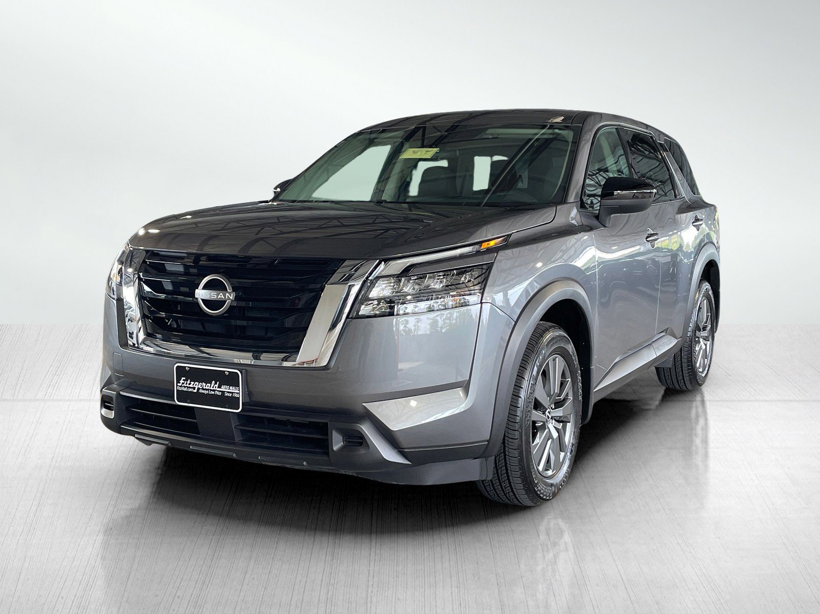 2024 Nissan Pathfinder S photo 2