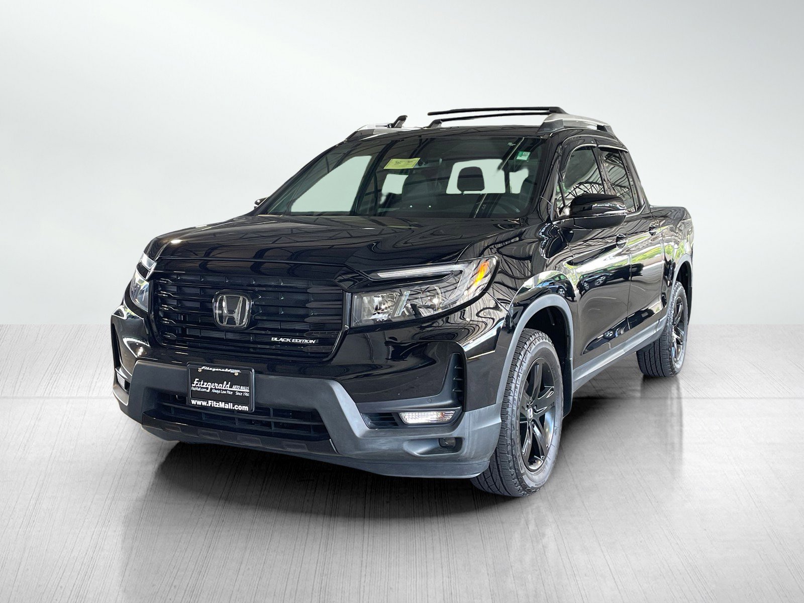 2023 Honda Ridgeline Black Edition photo 2