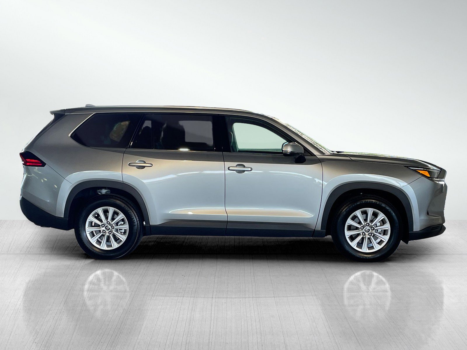 2025 Toyota Grand Highlander XLE photo 4