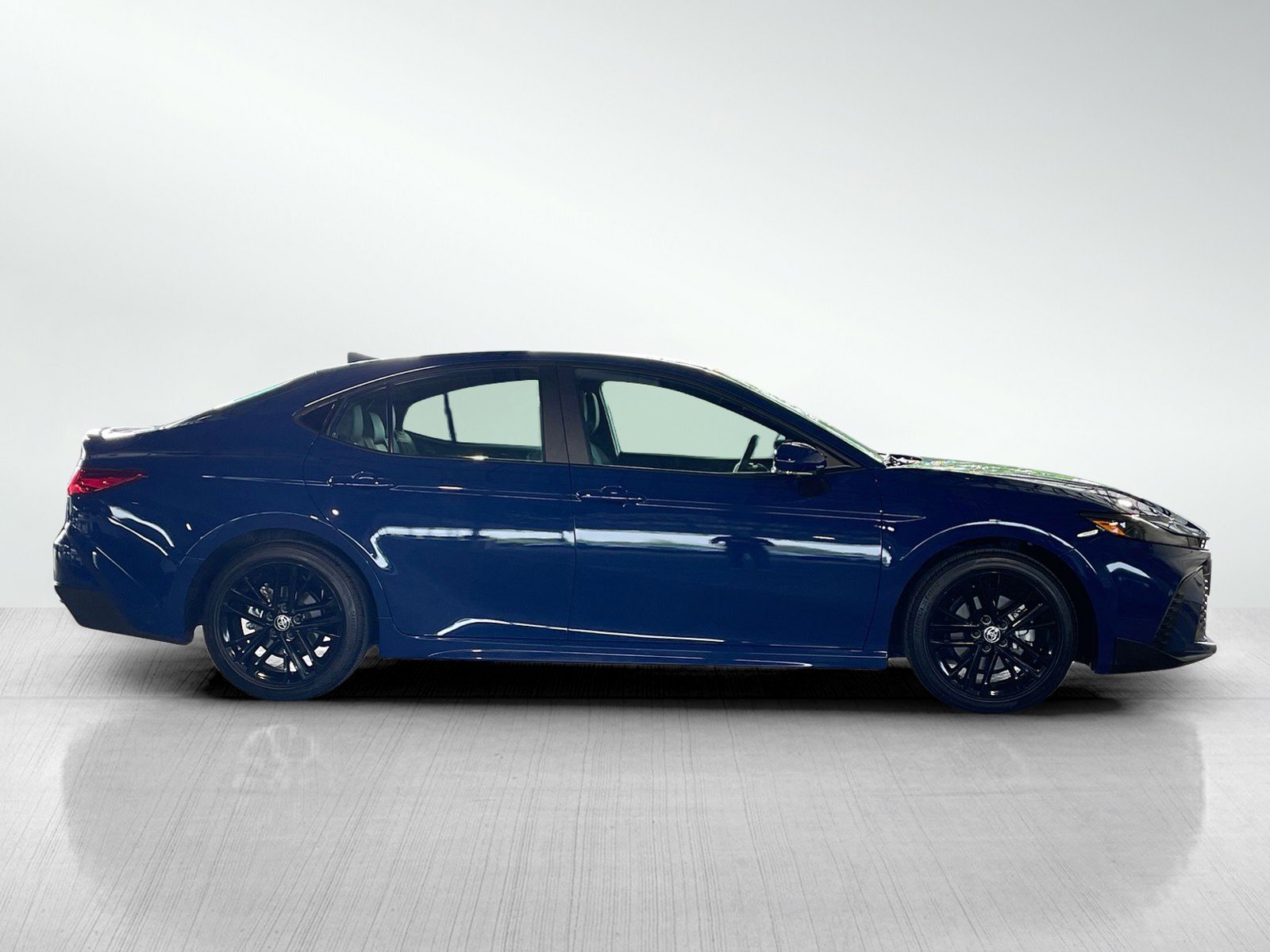 2025 Toyota Camry SE photo 4
