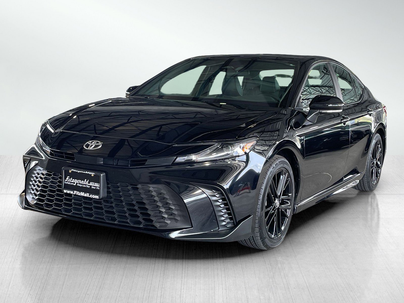 2025 Toyota Camry SE photo 2