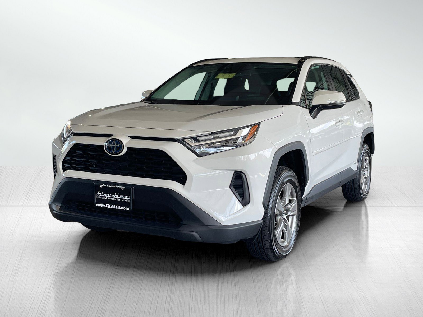 2024 Toyota RAV4 Hybrid LE photo 2