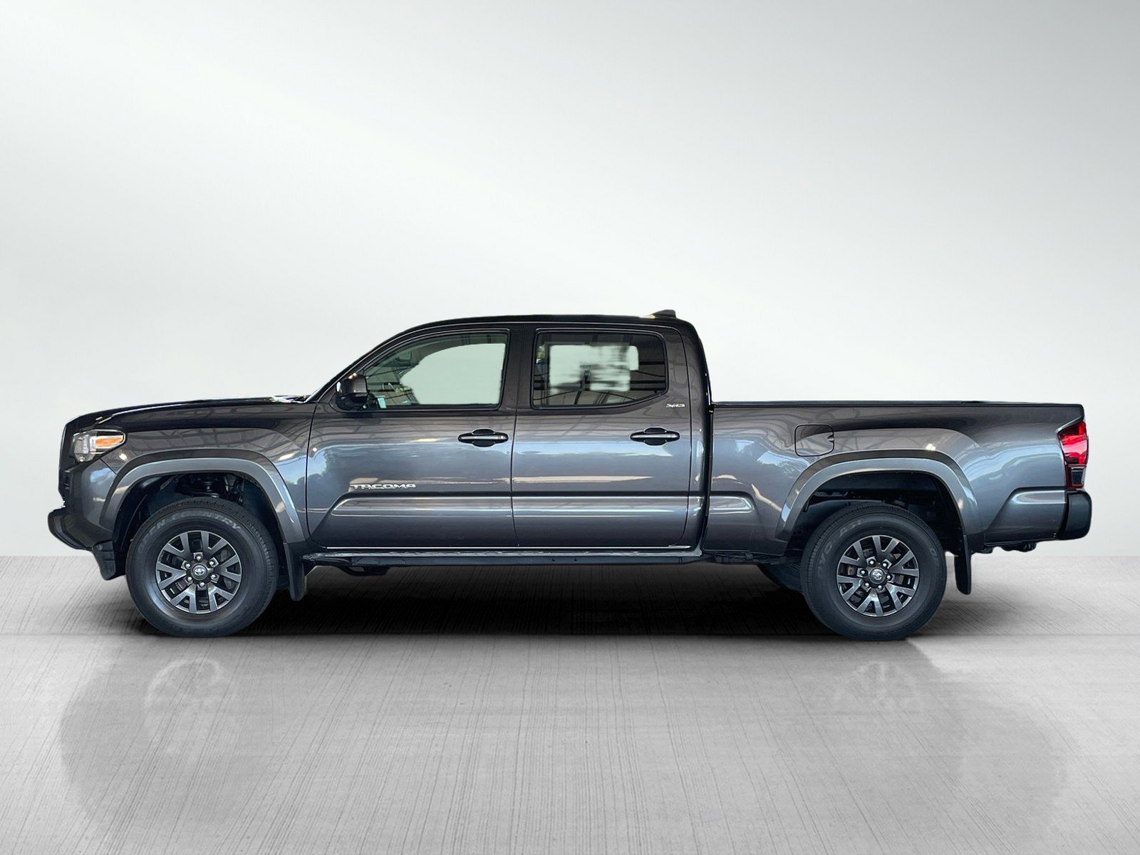 2022 Toyota Tacoma SR5 V6 photo 3