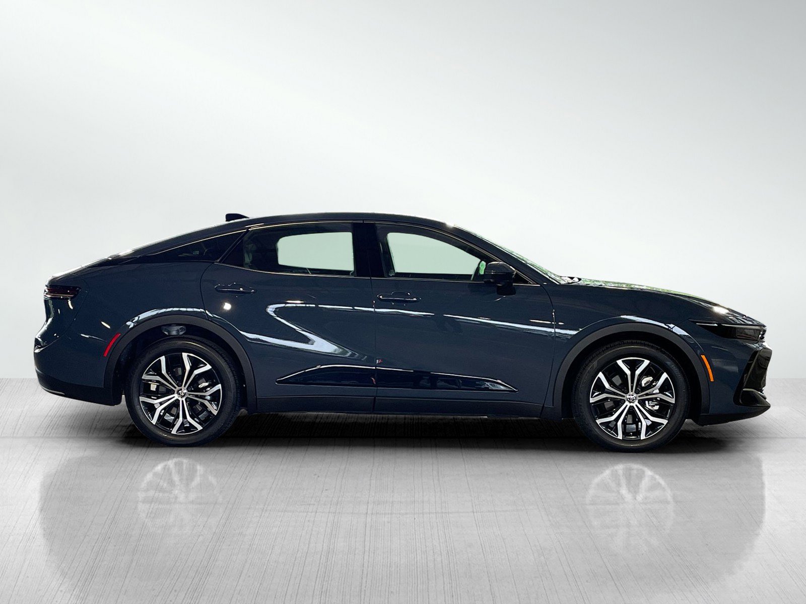 2025 Toyota Crown XLE photo 4