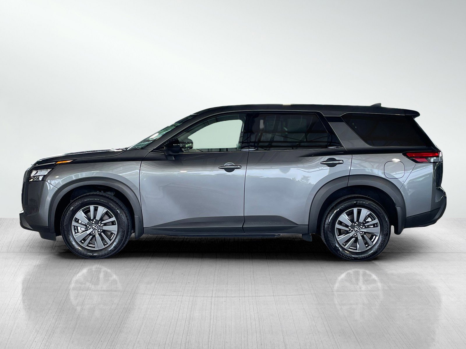 2024 Nissan Pathfinder S photo 3