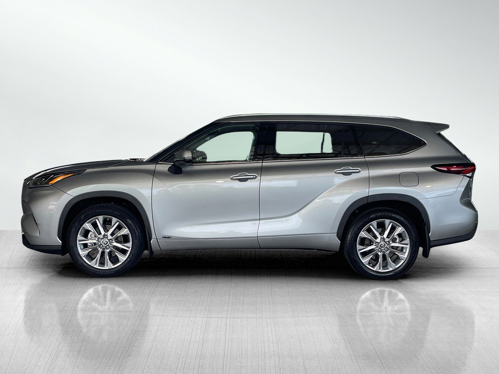 2024 Toyota Highlander Hybrid Limited photo 3