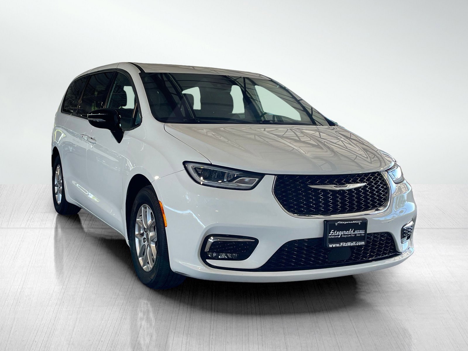 2024 Chrysler Pacifica Van Passenger Van 