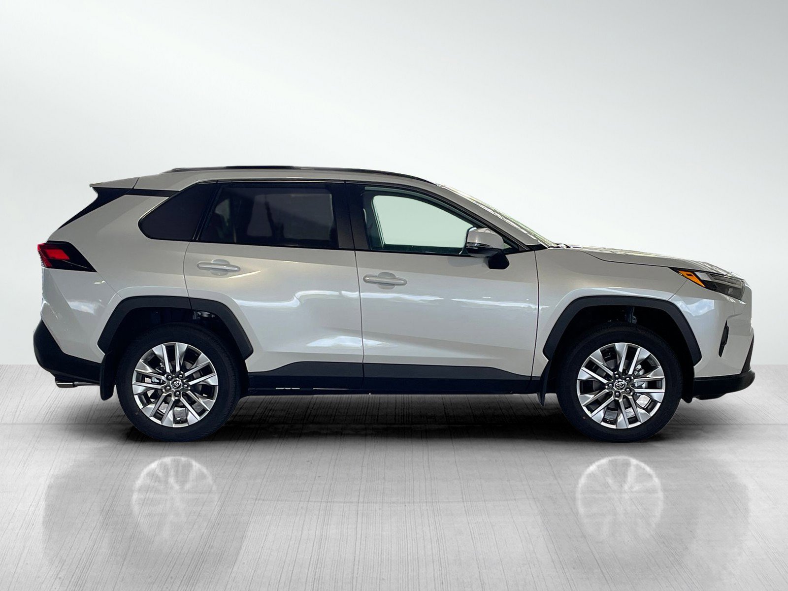 2025 Toyota RAV4 XLE Premium photo 4