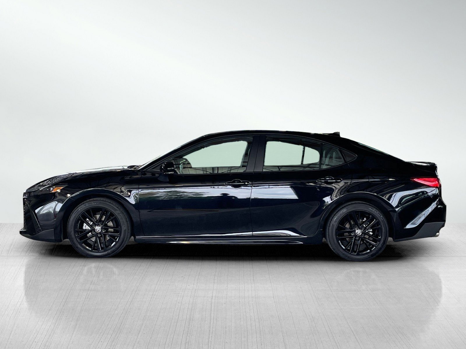 2025 Toyota Camry SE photo 3