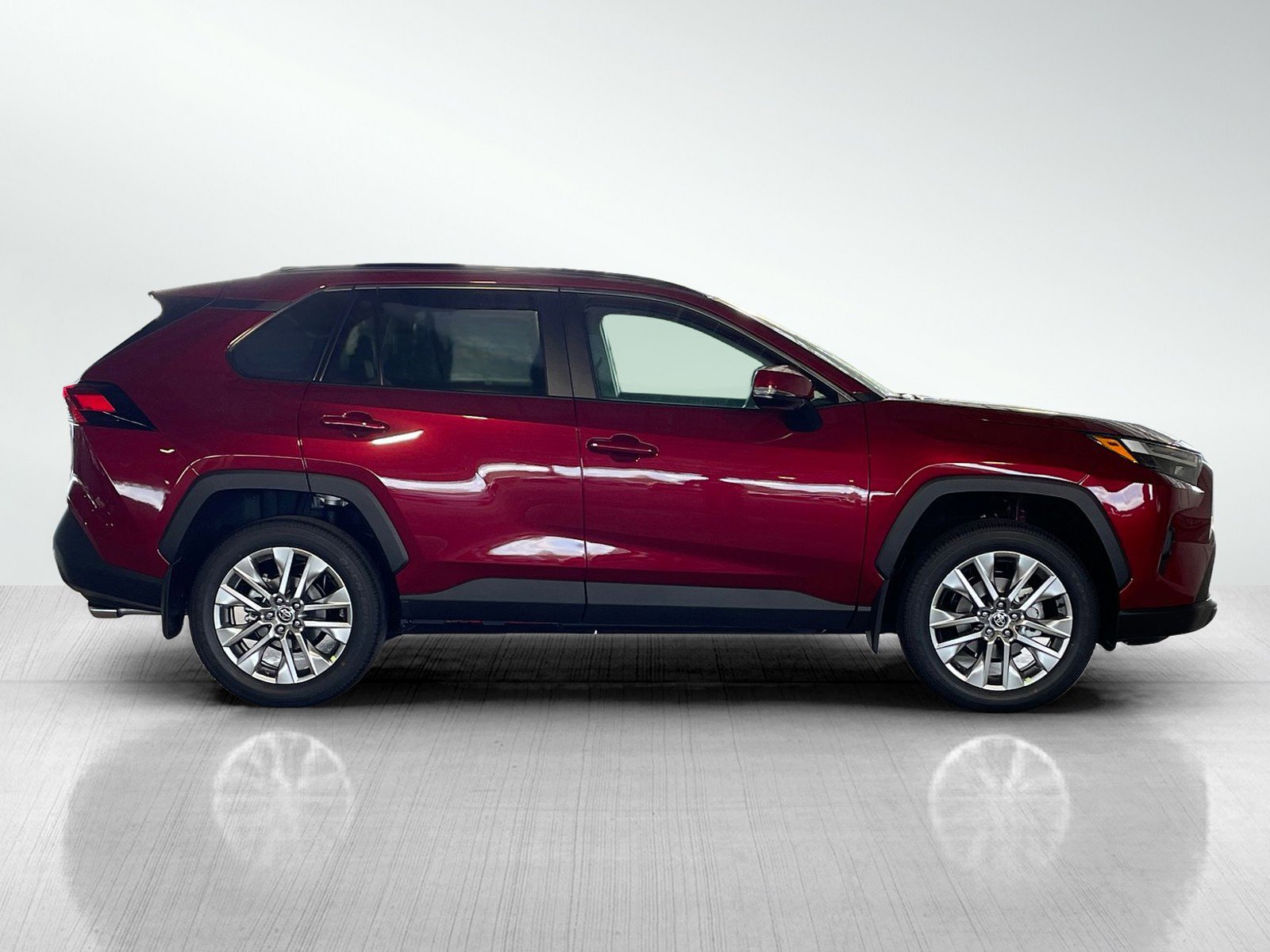 2025 Toyota RAV4 XLE Premium photo 4