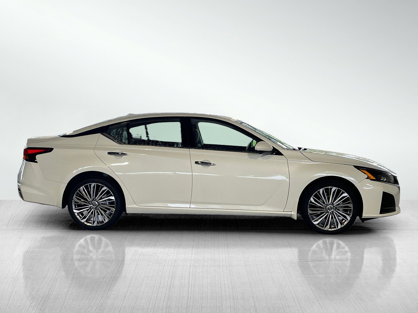 2024 Nissan Altima 2.5 SL photo 4