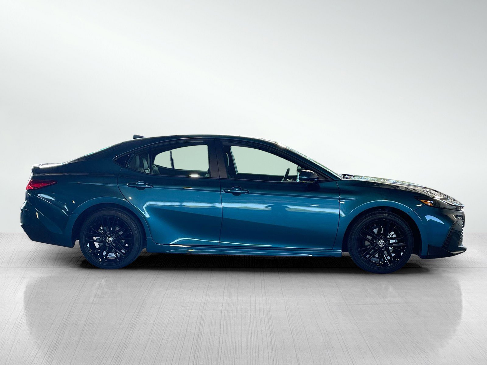 2025 Toyota Camry SE photo 4