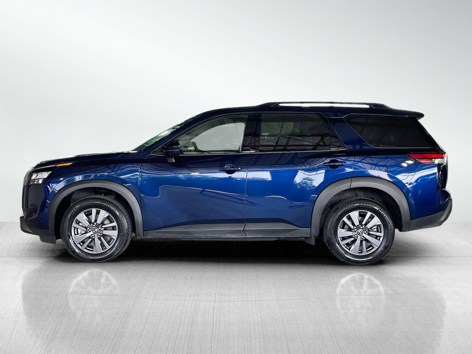 2025 Nissan Pathfinder SV photo 3