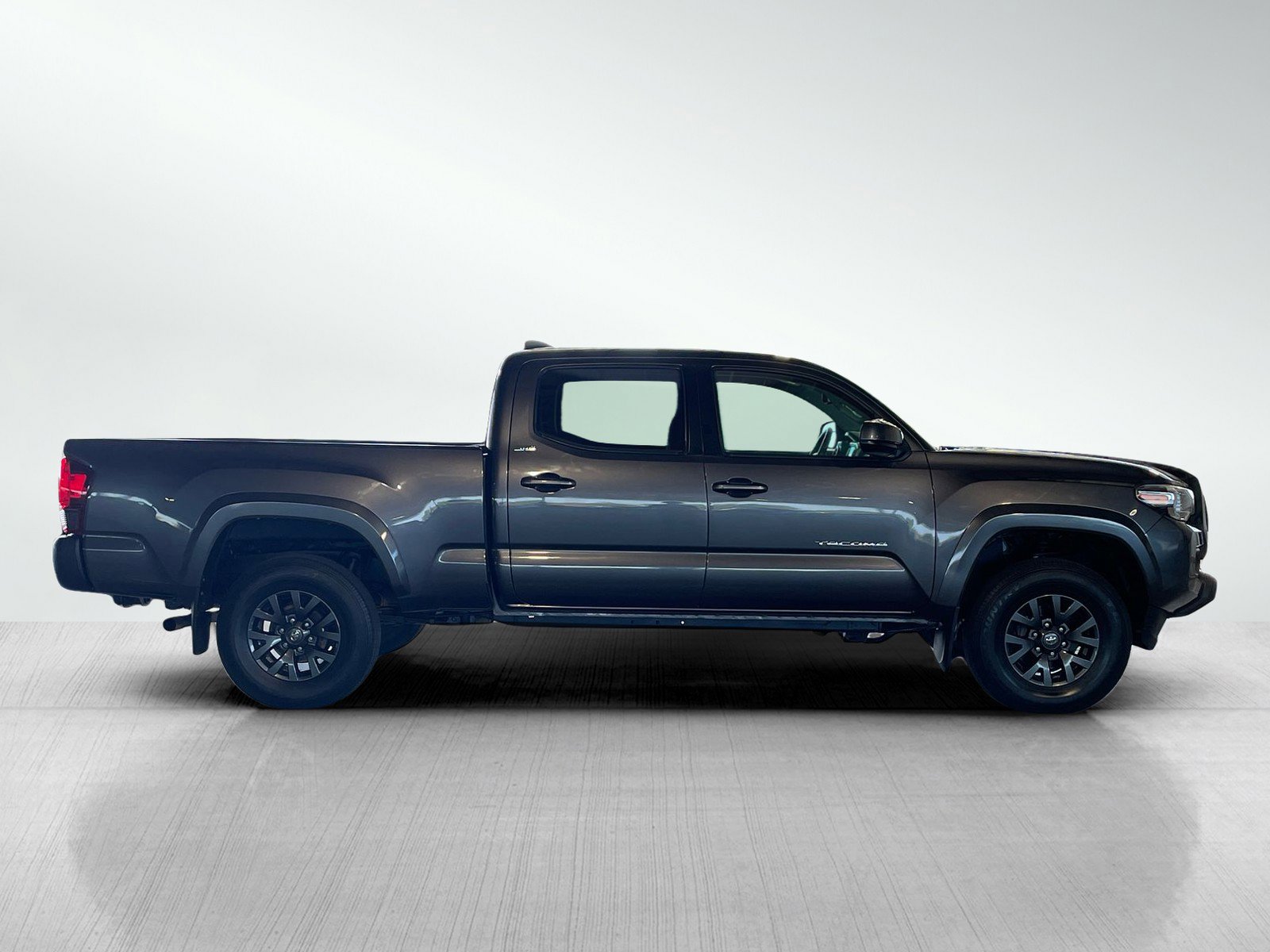 2022 Toyota Tacoma SR5 V6 photo 4