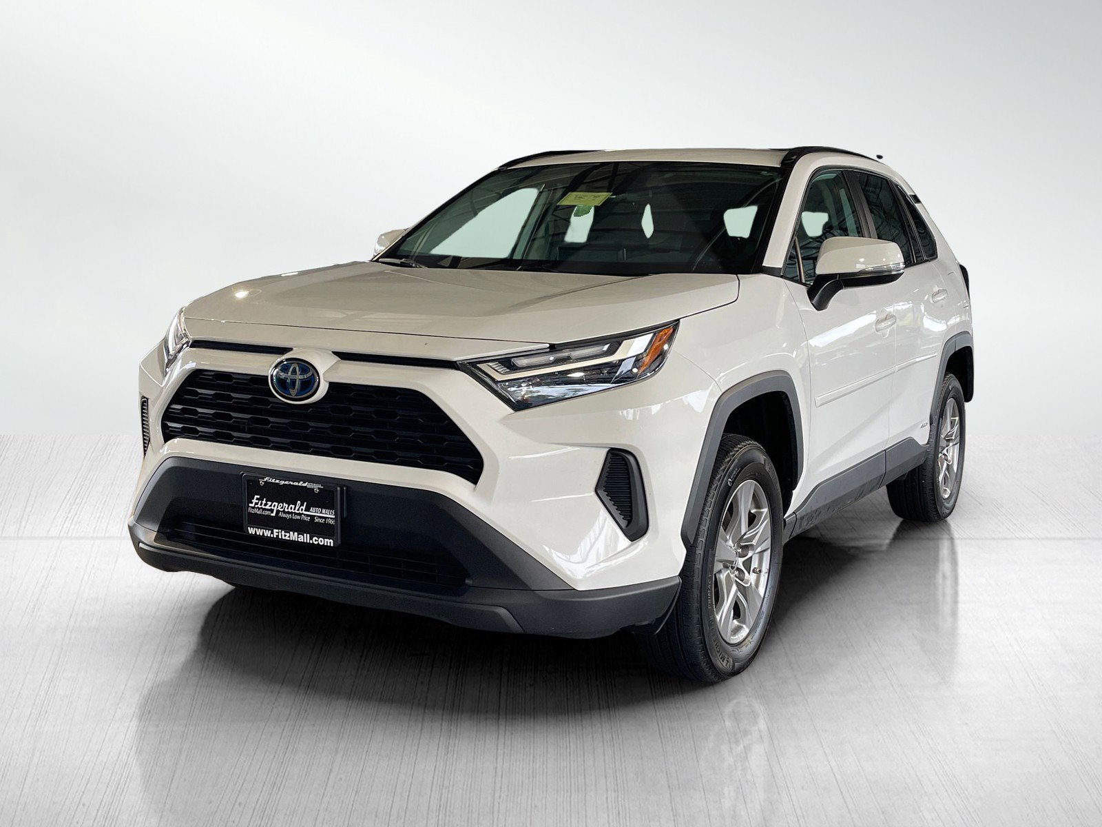 2024 Toyota RAV4 Hybrid LE photo 2