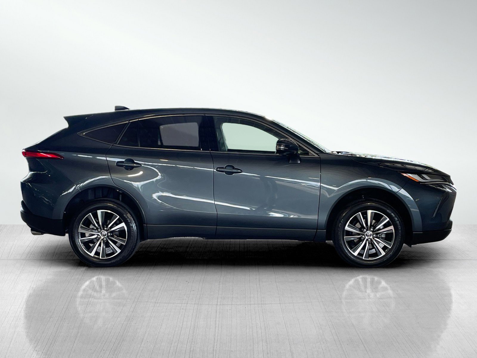 2023 Toyota Venza LE photo 4