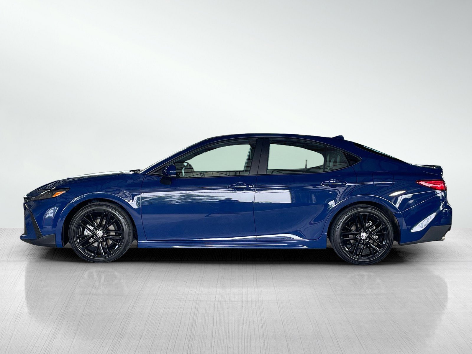 2025 Toyota Camry SE photo 3
