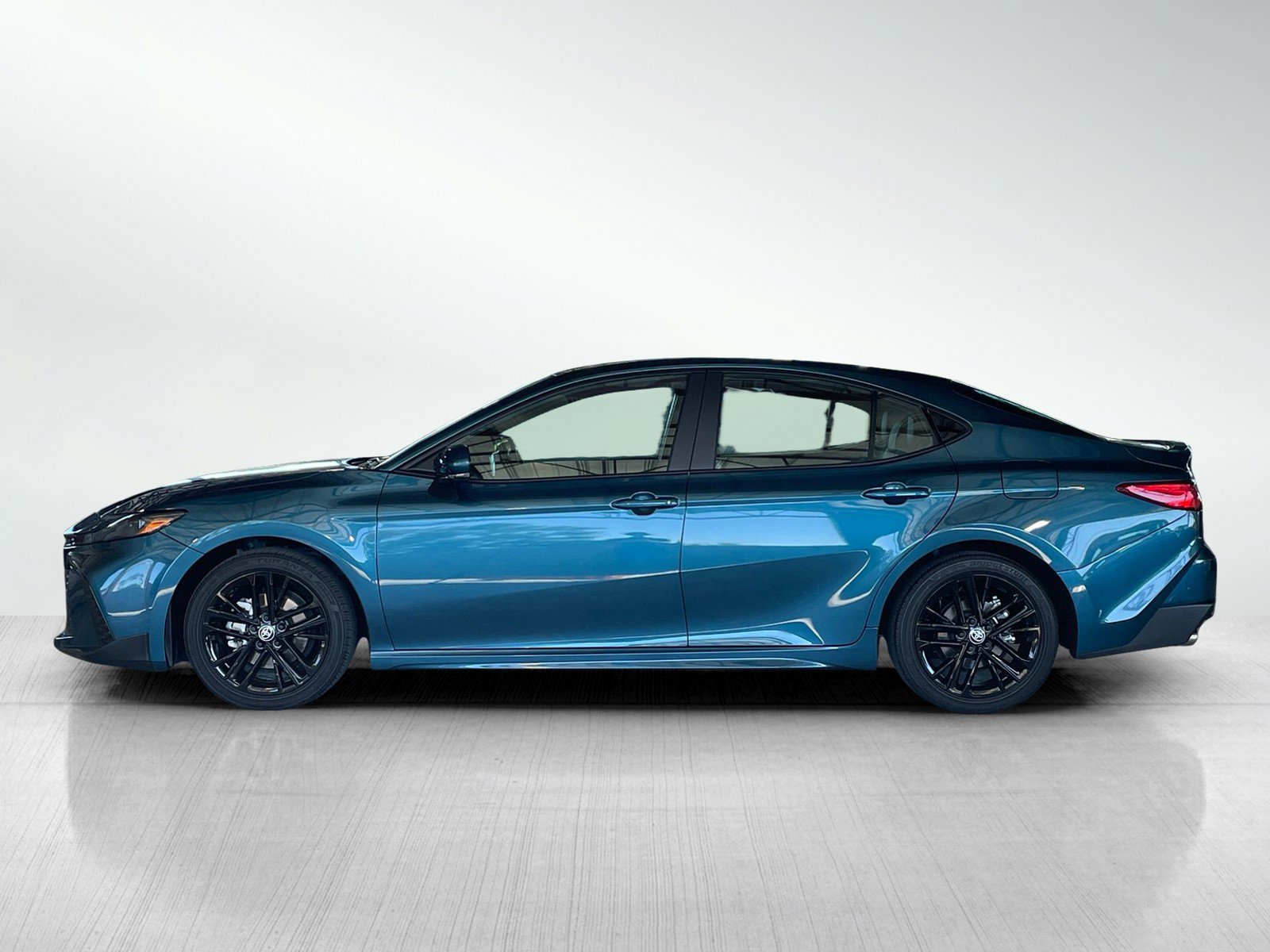 2025 Toyota Camry SE photo 3