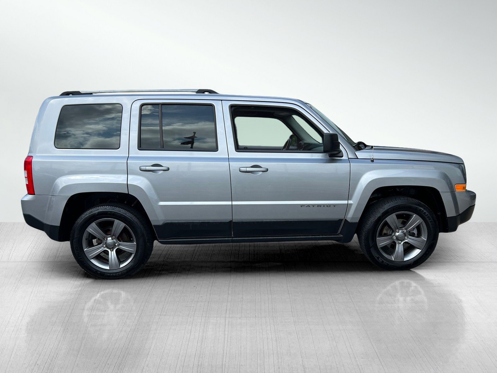 2016 Jeep Patriot Sport photo 2