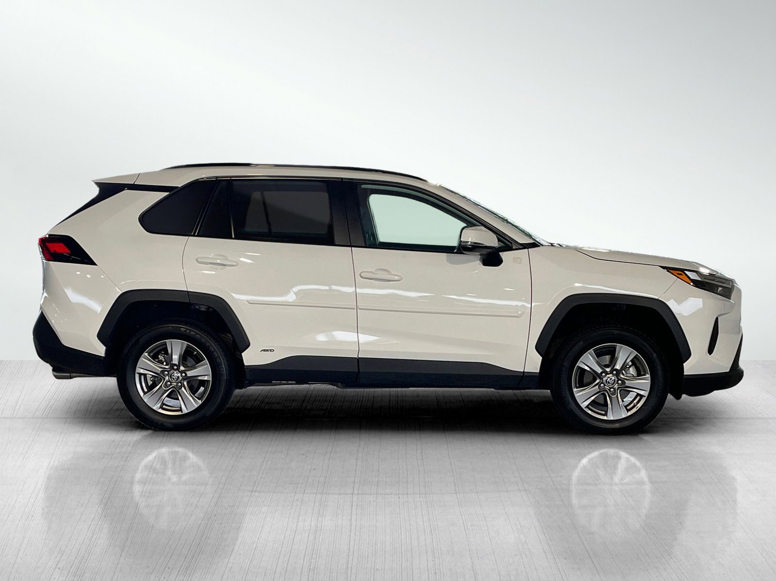 2024 Toyota RAV4 Hybrid LE photo 4