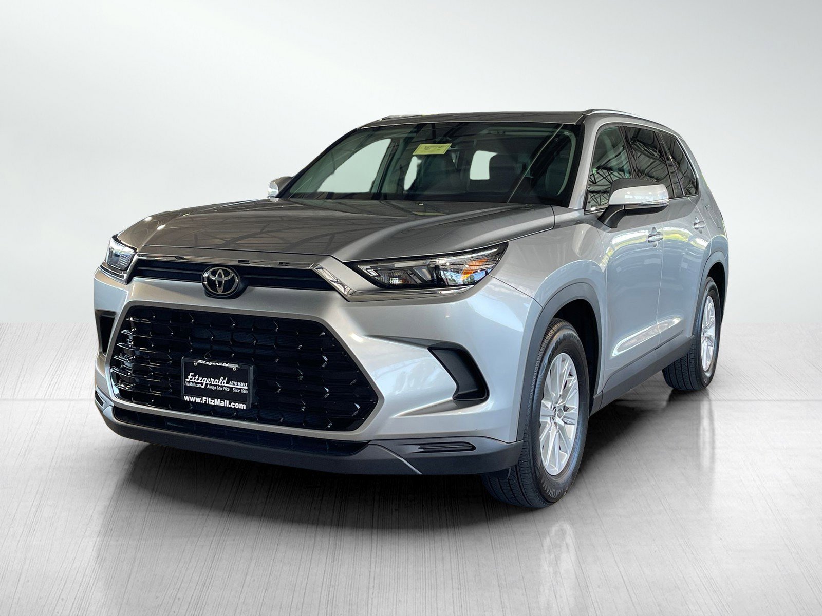 2025 Toyota Grand Highlander XLE photo 2
