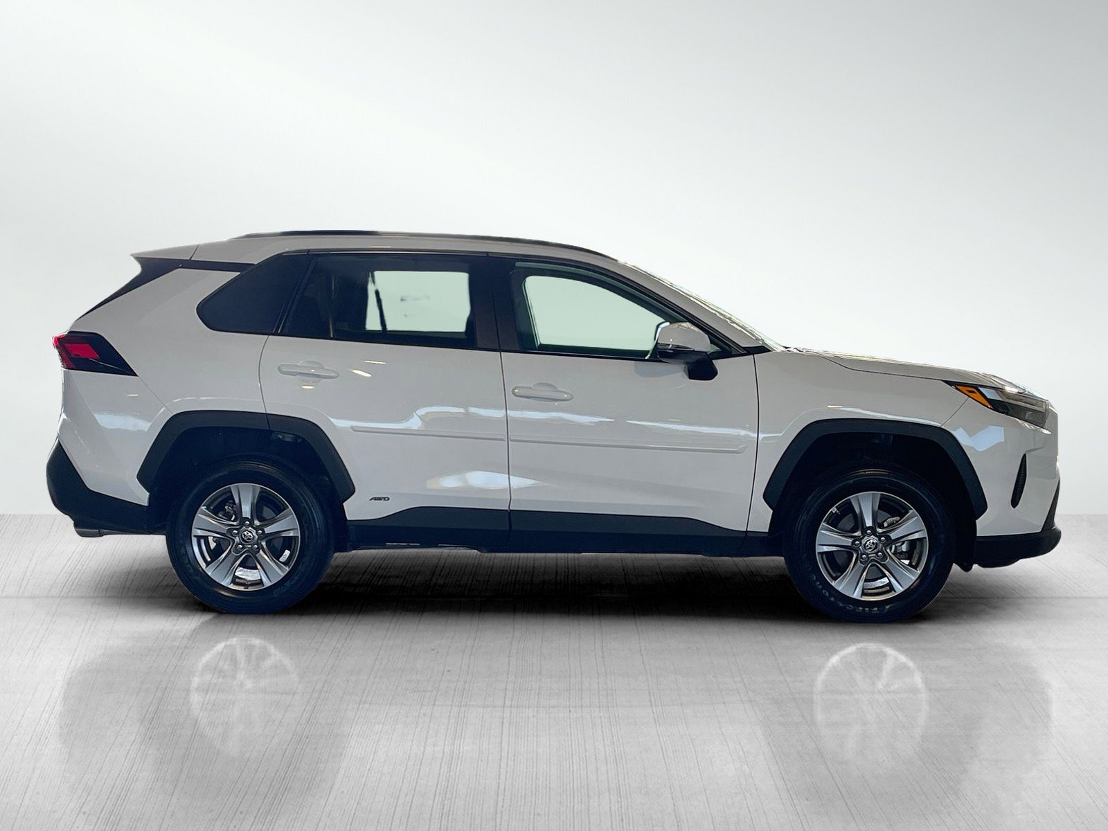 2024 Toyota RAV4 Hybrid LE photo 4
