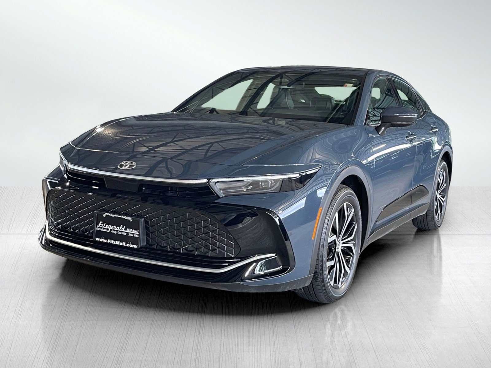 2025 Toyota Crown XLE photo 2