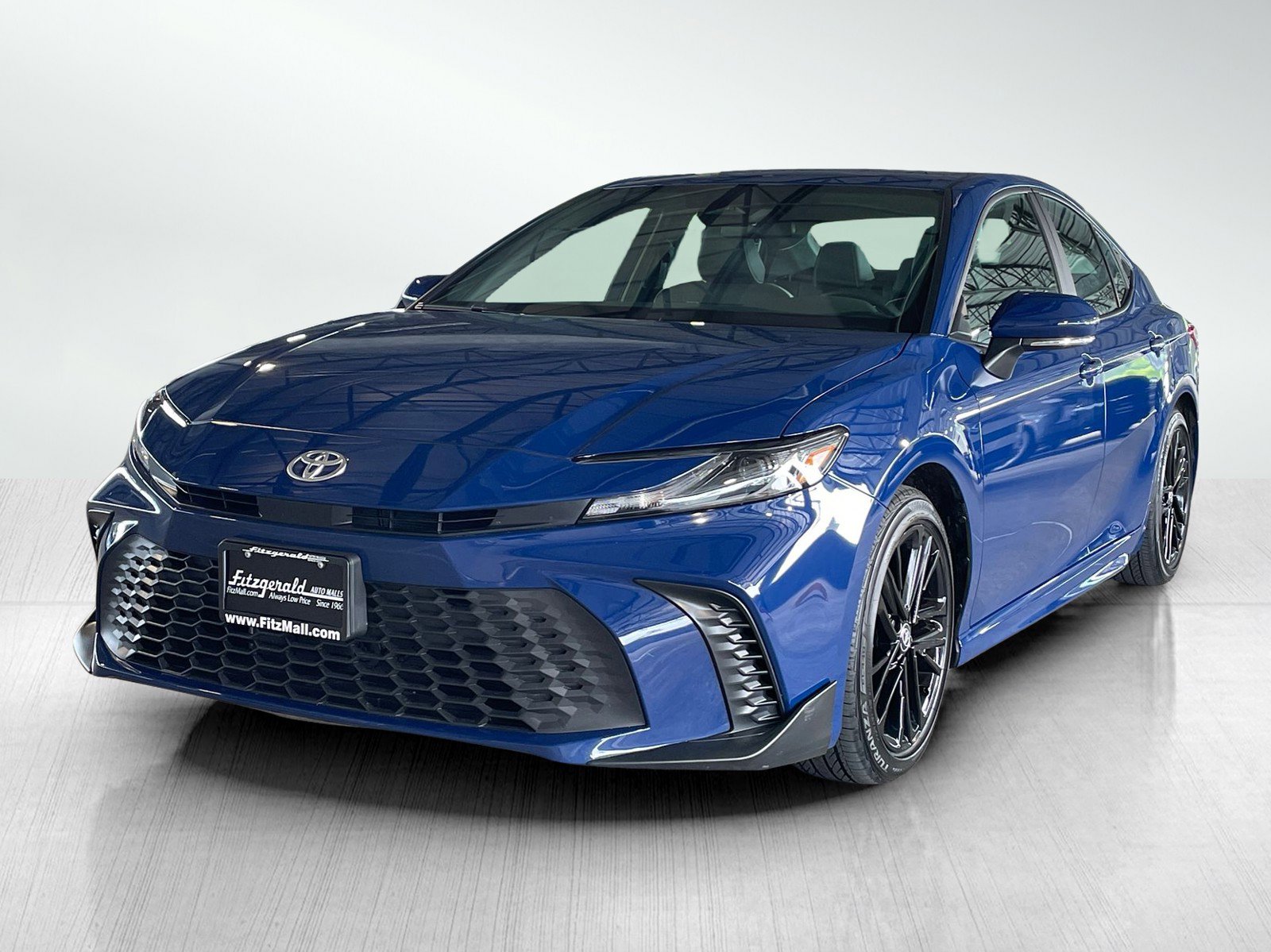 2025 Toyota Camry SE photo 2