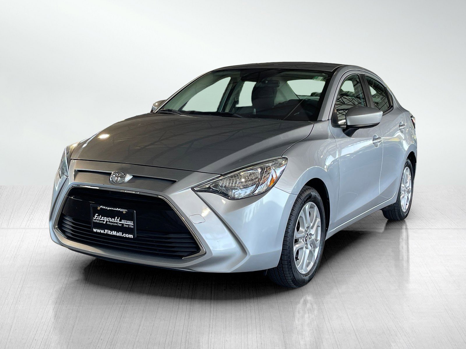 2017 Toyota Yaris iA Base photo 2