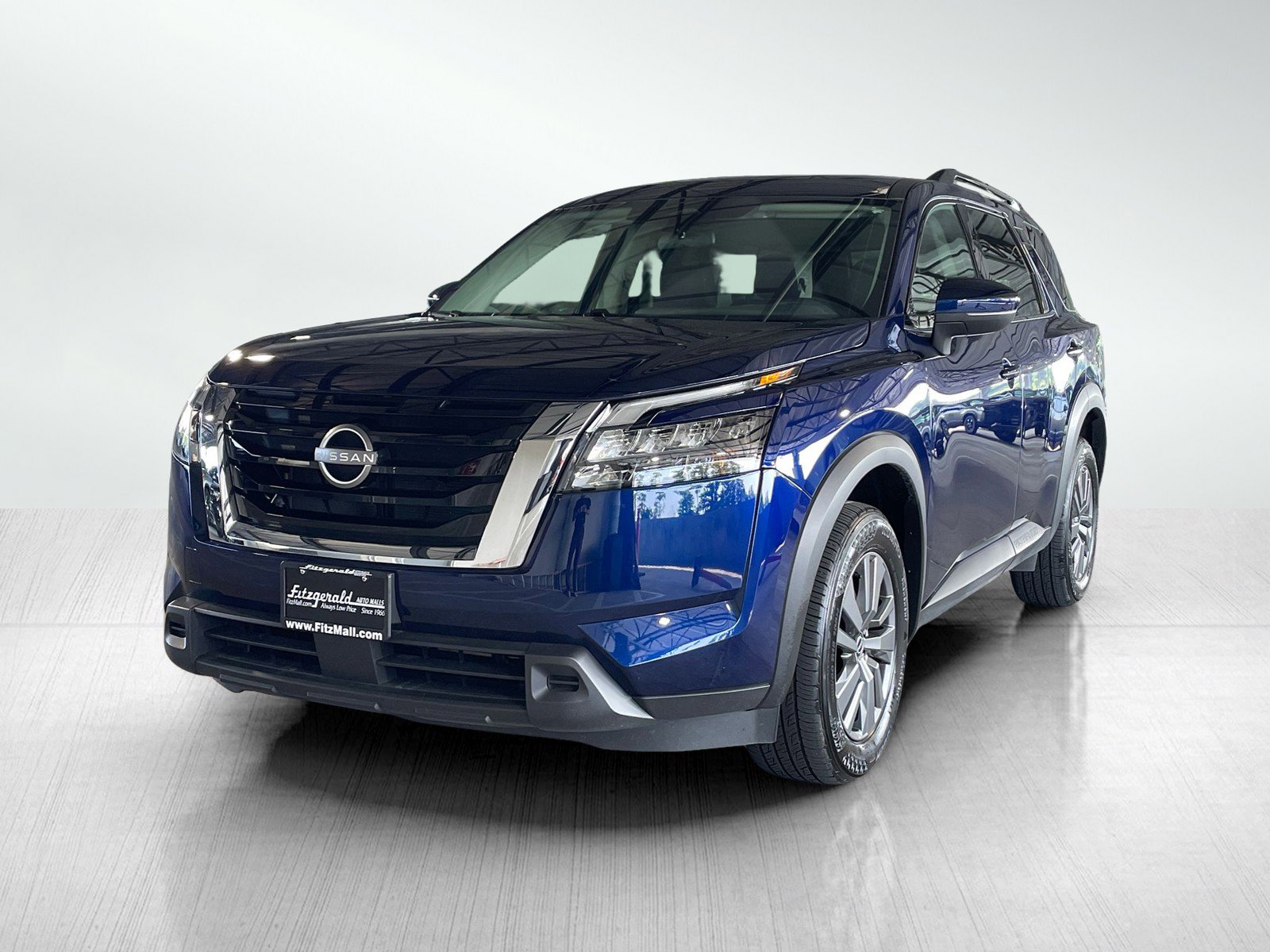2025 Nissan Pathfinder SV photo 2