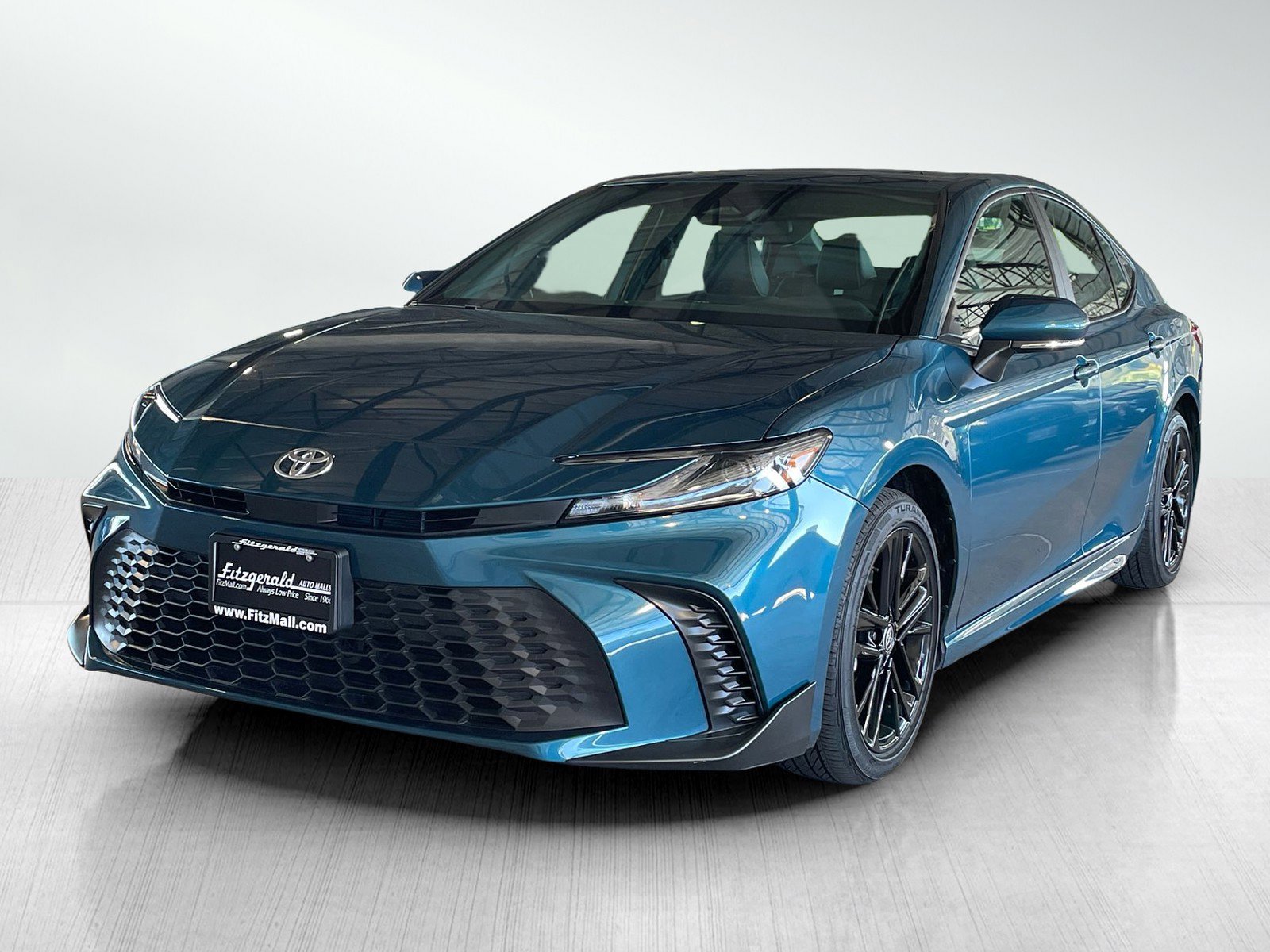 2025 Toyota Camry SE photo 2