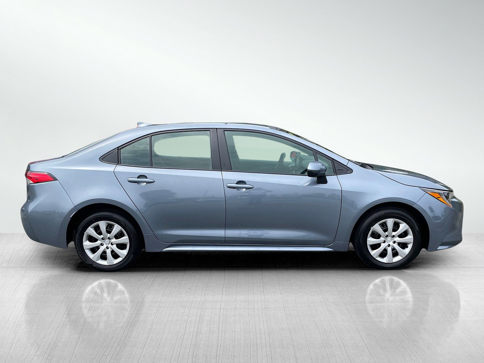 2025 Toyota Corolla LE photo 3