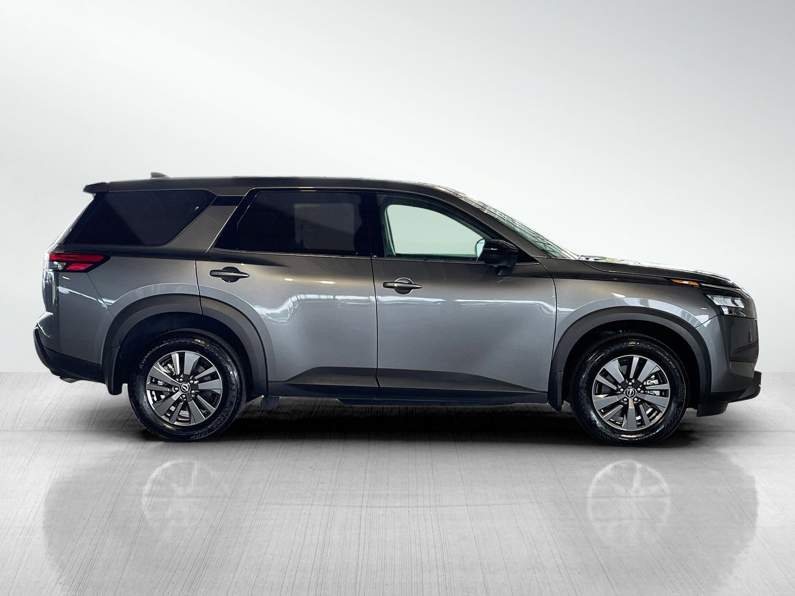 2024 Nissan Pathfinder S photo 4