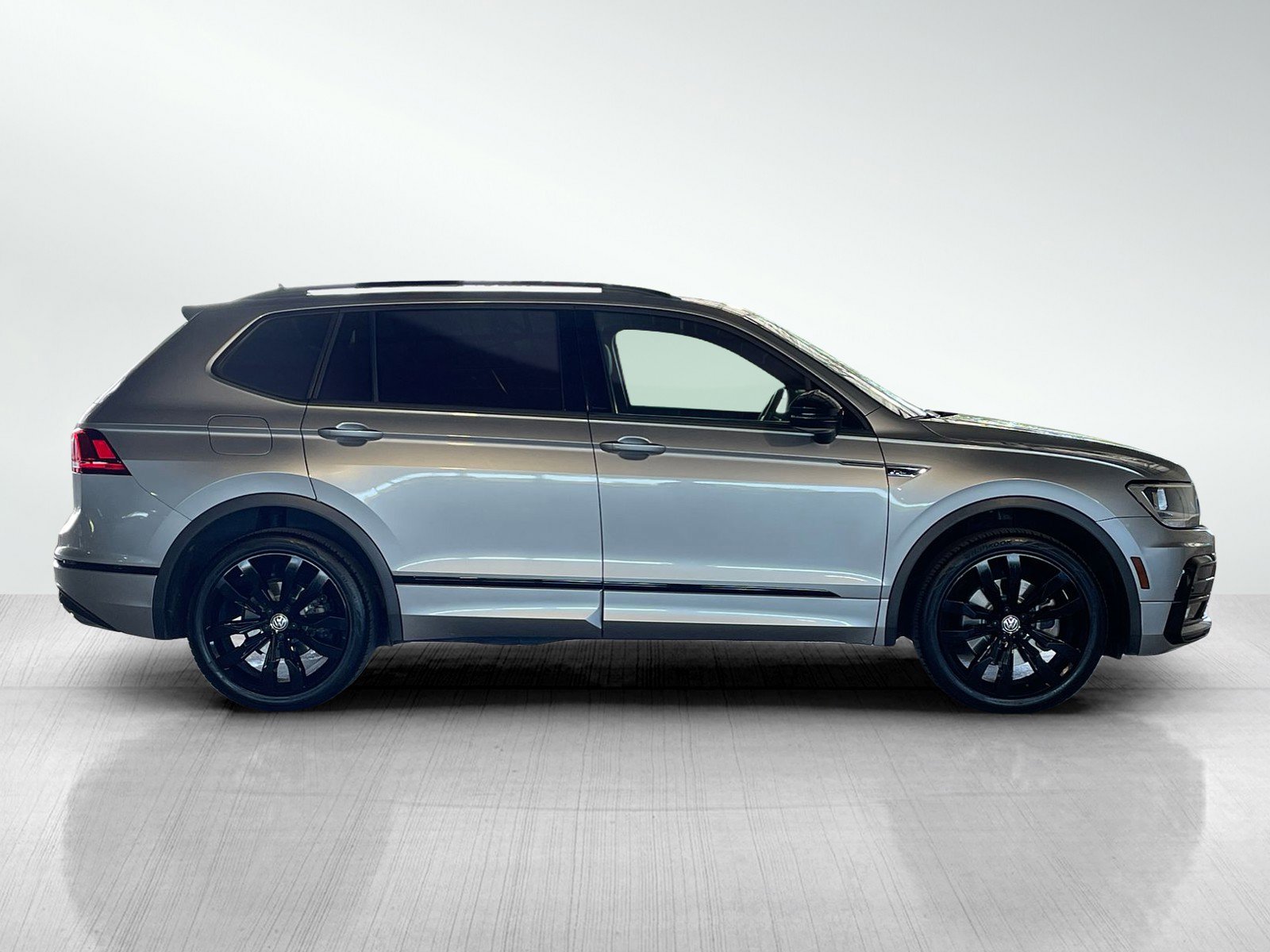 2021 Volkswagen Tiguan SE R-Line Black photo 4
