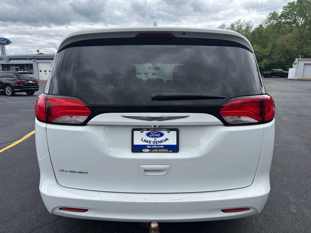 2020 Chrysler Voyager LXi photo 4