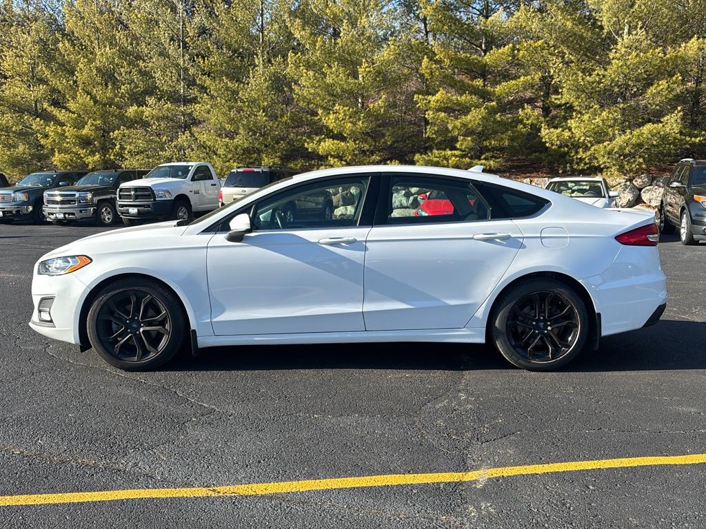 2020 Ford Fusion SE photo 2