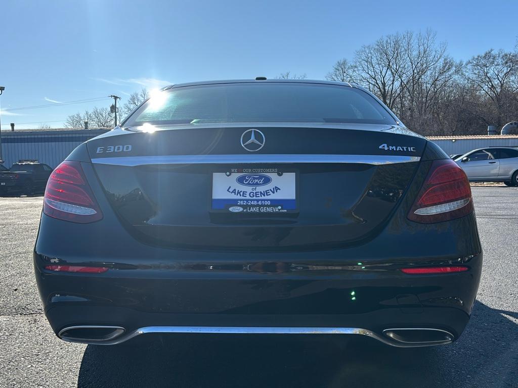 2017 Mercedes Benz E Sedan photo 4