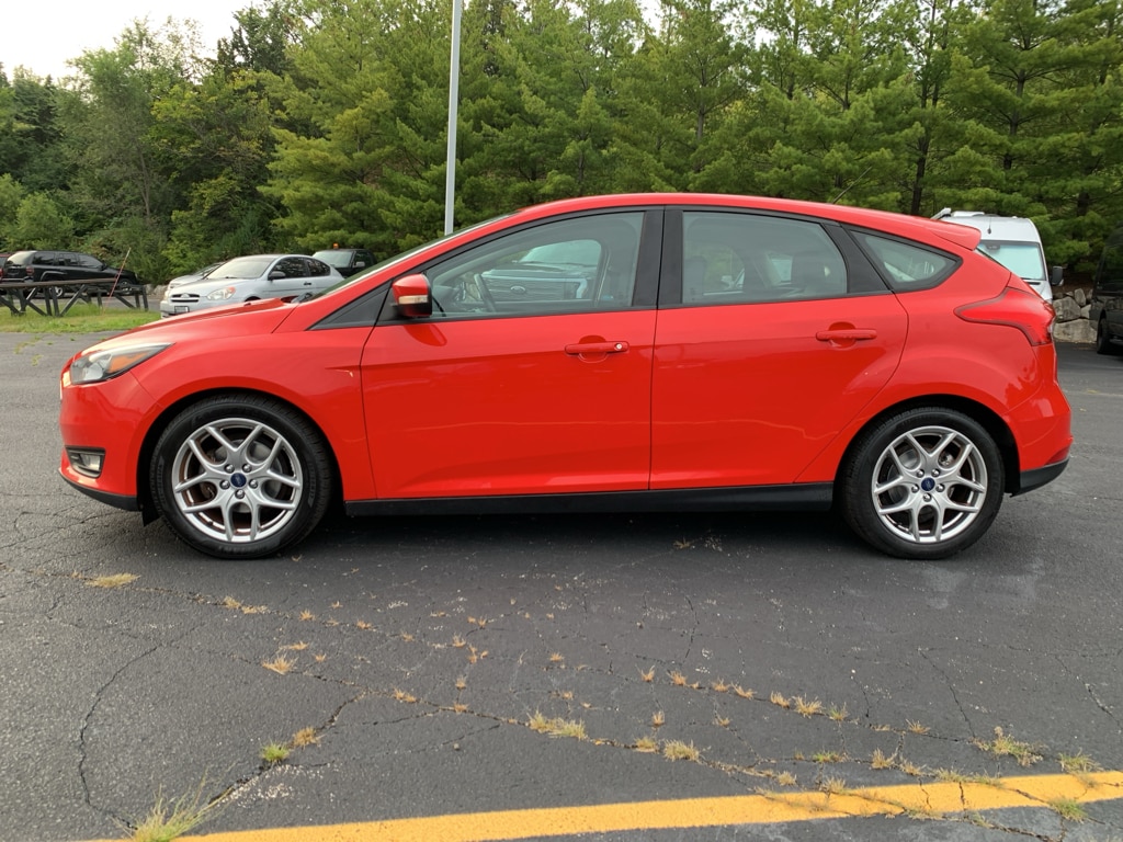 Used 2015 Ford Focus SE with VIN 1FADP3K25FL290150 for sale in Lake Geneva, WI