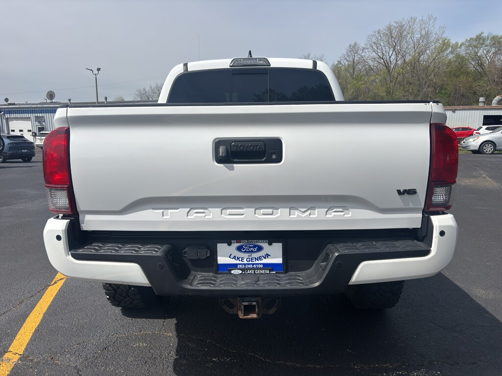 2018 Toyota Tacoma TRD photo 4