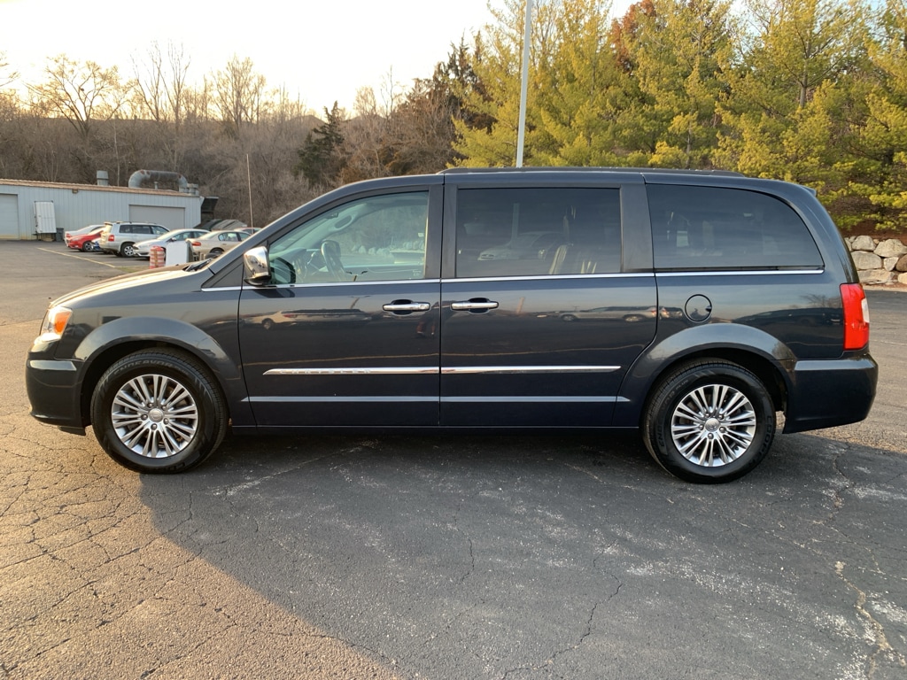 Used 2014 Chrysler Town & Country Touring-L with VIN 2C4RC1CG3ER368506 for sale in Lake Geneva, WI