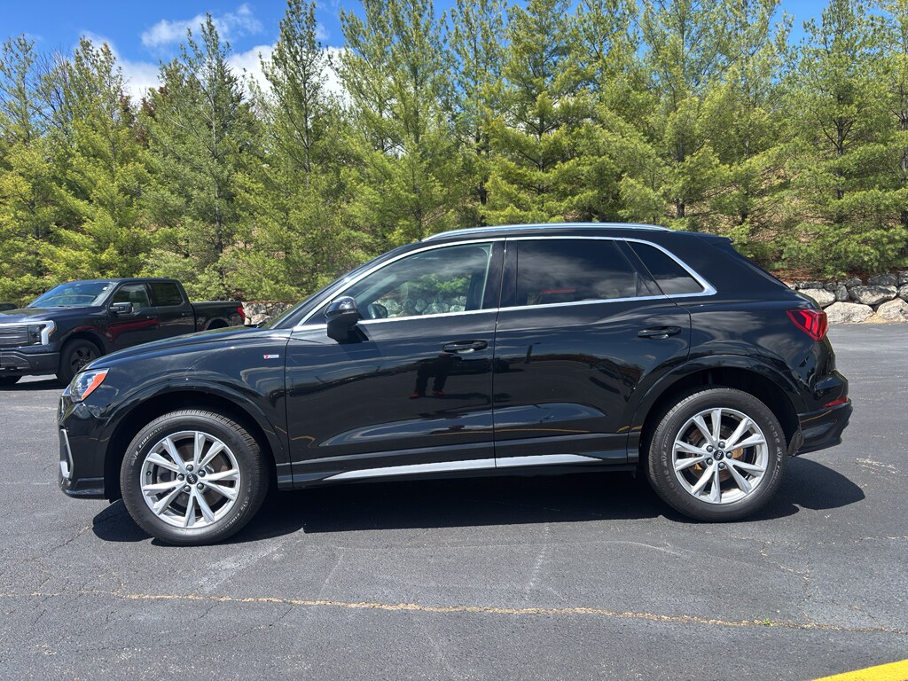 2021 Audi Q3 S line Premium photo 2